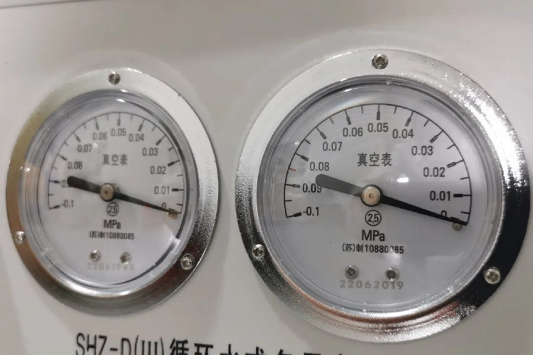 真空泵表